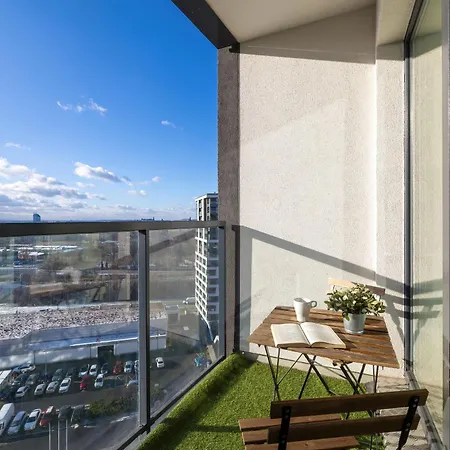 Mogilska Studio with Parking near Tauron Arena Krakow by Noclegi Renters-2